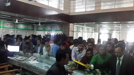 ইসিতে সংক্ষুব্ধ প্রার্থীদের ভিড়