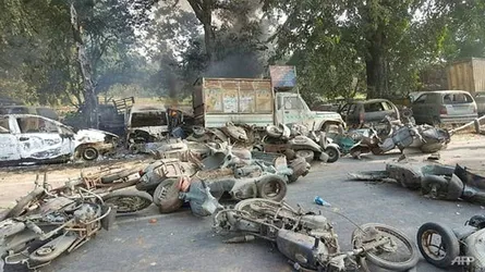 গোহত্যার গুজবে সহিংসতায় পুলিশসহ নিহত ২