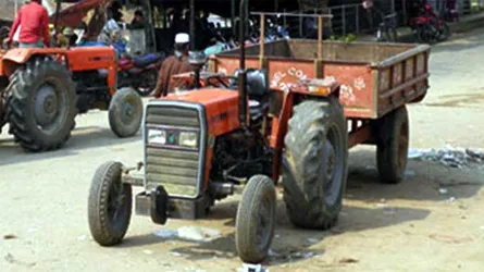নওগাঁয় ট্রাক্টরের চাপায় বৃদ্ধ নিহত