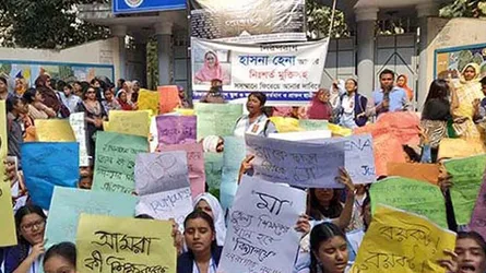 ভিকারুননিসার শিক্ষক হাসনা হেনার মুক্তির দাবিতে অনশন