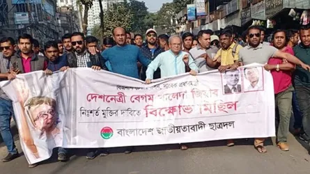 রাজধানীতে রিজভীর নেতৃত্বে ছাত্রদলের মিছিল