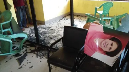 চরফ্যাশনে বিএনপি প্রার্থীর বাড়িতে আ’লীগের হামলা-ভাংচুর