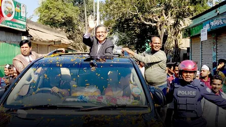 পুলিশ প্রটোকলে নির্বাচনী প্রচারণা শুরু করলেন আইনমন্ত্রী