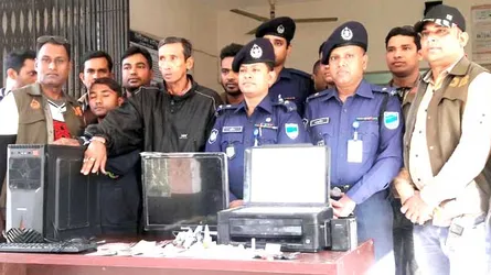 নড়াইলে জাল টাকা তৈরির যন্ত্রপাতি জব্দ
