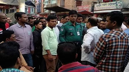 ঐক্যফ্রন্টের পথসভার মাইক ও চেয়ার-টেবিল নিয়ে গেল পুলিশ