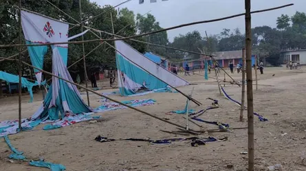 প্রকাশ্যে ‘নৌকার স্লোগান’ দিয়ে বিএনপির প্যান্ডেল ভাঙচুর ও অগ্নিসংযোগ