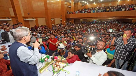 ভোটকেন্দ্র পাহারা দিয়ে ফলাফল নিয়ে বাড়ি যাবেন : মির্জা ফখরুল