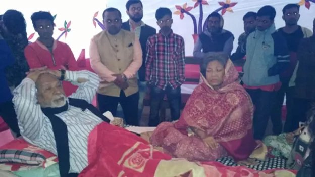 টাঙ্গাইলে আমরণ অনশনে লতিফ সিদ্দিকী, প্রতিবাদে কুশপুত্তলিকা দাহ
