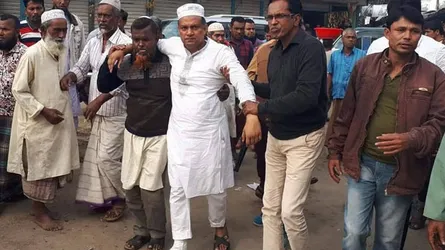 নেতাকর্মীদের কাঁধে ভর দিয়ে চলছে আহত বিএনপি প্রার্থীর গণসংযোগ