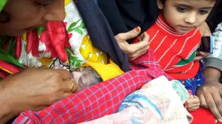 নড়াইলে ঝোঁপের মধ্যে ফেলে যাওয়া নবজাতকের অবস্থা সংকটাপন্ন