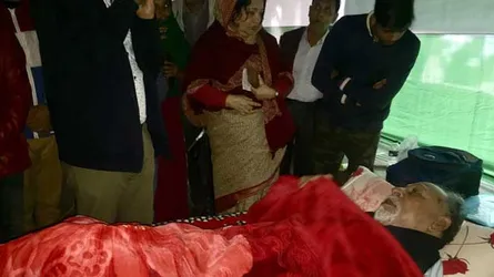 অসুস্থ হয়ে পড়েছেন অনশনরত লতিফ সিদ্দিকী : হাসপাতালে ভর্তি