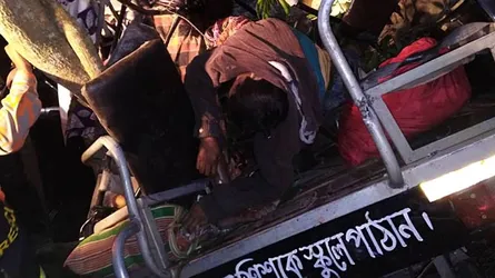 গোপালগঞ্জে বাস-থ্রি হুইলার সংঘর্ষে নিহত ১২