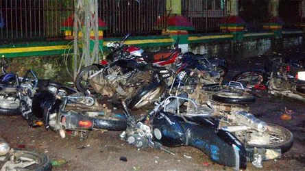 নাটোরে প্রচারণায় বাধা দেয়ায় নৌকার কর্মীদের মোটরসাইকেল ভাংচুর