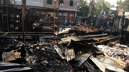 শরীয়তপুরে অগ্নিকাণ্ডে ১৪টি ব্যবসা প্রতিষ্ঠান পুড়ে ছাই