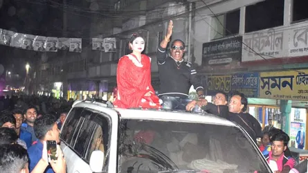 গফরগাঁওয়ে নৌকার প্রচারণায় ডিপজল