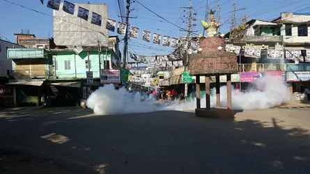বান্দরবানে কেন্দ্রে কেন্দ্রে ফাঁকা গুলিবর্ষণ, আটক ২