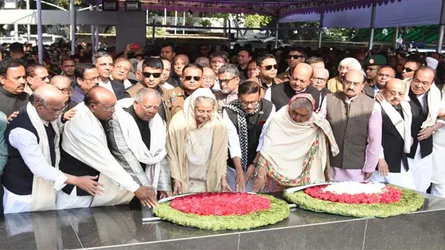 বঙ্গবন্ধুর প্রতিকৃতিতে প্রধানমন্ত্রীর শ্রদ্ধা