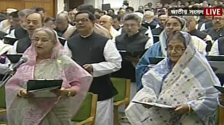 শপথ নিলেন নবনির্বাচিত সংসদ সদস্যরা