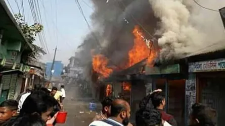 হঠাৎ আগুন, পুড়ে ছাই হলো ১২টি দোকান