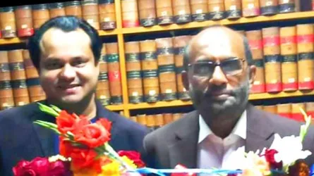 নব নির্বাচিত সংসদ সদস্য শ ম রেজাউল করিমকে ফুলেল শুভেচ্ছা