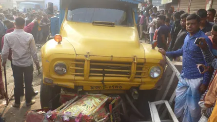 আশুলিয়ায় ট্রাকচাপায় ২ জন নিহত, আহত ৩