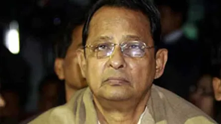 বুকে ব্যথা নিয়ে হাসপাতালে ইনু