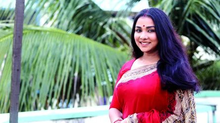 ফ্যামিলি ক্রাইসিসে  রুনা খান