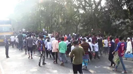 গজারিয়ায় বিক্ষোভ মিছিল, মহাসড়ক অবরোধ