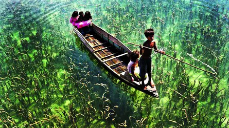ঐ তি হ্য হাকালুকি হাওর
