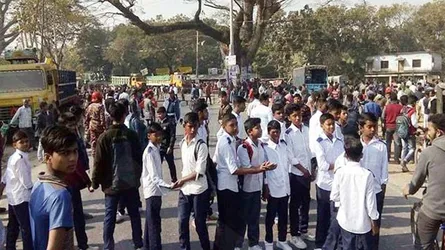 ঝিনাইদহে ট্রাক চাপায় স্কুল ছাত্রের মৃত্যু