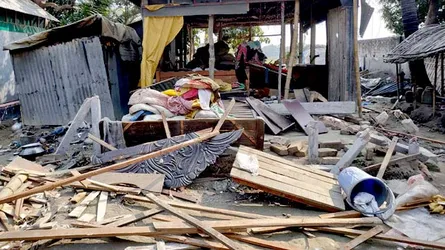 আ’লীগ নেতার স্ত্রীর পক্ষে কাজ না করায় বাড়ীঘর ভাংচুর ও মারপিটের অভিযোগ