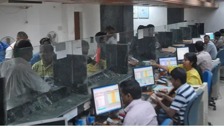 মূলধন ভেঙে খাচ্ছে ১০ ব্যাংক