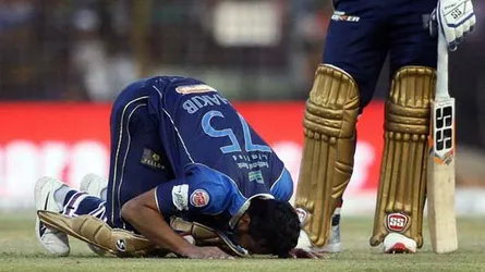 যে কারণে মাঠেই সেজদা দিলেন সাকিব