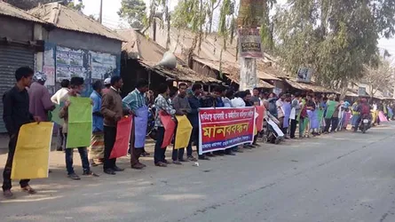 সৈয়দপুরে ক্ষতিগ্রস্ত ব্যবসায়ীদের মানববন্ধন