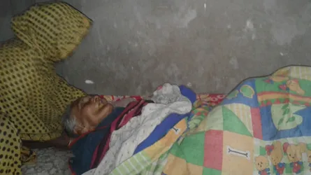 ৯৫ বছরের বৃদ্ধার শেষ ইচ্ছা ছেলেকে দেখার