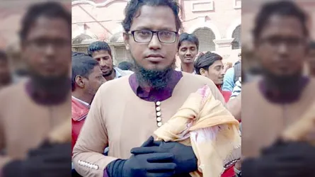 স্ত্রীর পরকীয়া দেখতে এসে বোরকা পরা স্বামী আটক