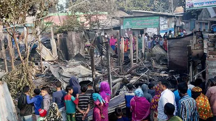 নারায়ণগঞ্জে আগুনে পুড়ে গেছে ৮টি বসতঘর ও ৯টি দোকান