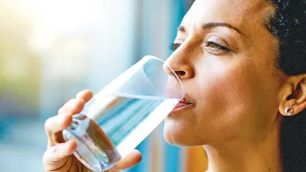 যেভাবে পানি পান করলে অনেক রোগ ভালো হয়ে যায়