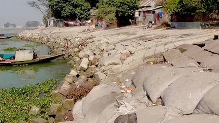 হুমকীর মুখে চাঁদপুর শহর রক্ষা বাঁধ