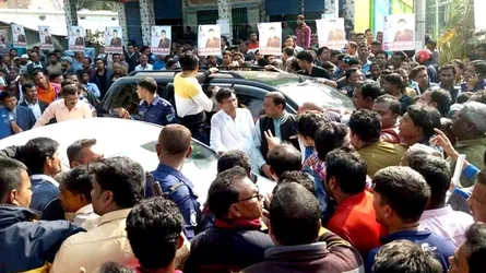 তালায় জেলা আ’লীগের সভাপতি-সম্পাদক ৩ ঘণ্টা অবরুদ্ধ