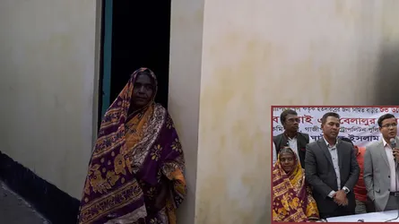 বিধবার ঘর নির্মাণ করে দিলেন যুবলীগ নেতা