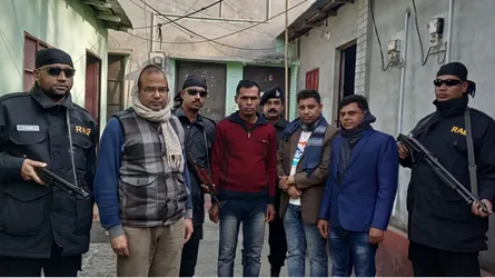 কোচিং সেন্টারে র‌্যাবের অভিযান