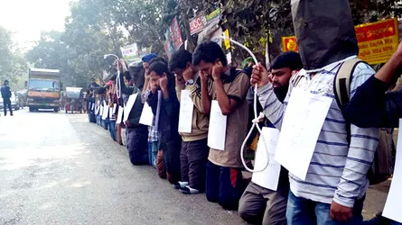 শিক্ষকদের রাজাকার অভিহিত করে ছাত্রদের প্রতিবাদ