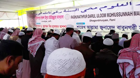 মক্কা শরীফের ইমামের ইমামতিতে জুমার নামাজ