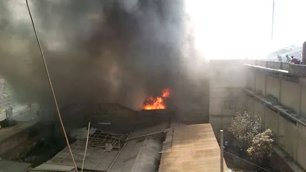 নারায়ণগঞ্জে মবিল কারখানায় আগুন
