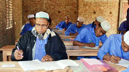 মেয়ে অনার্স শিক্ষার্থী বাবা দাখিল পরীক্ষার্থী