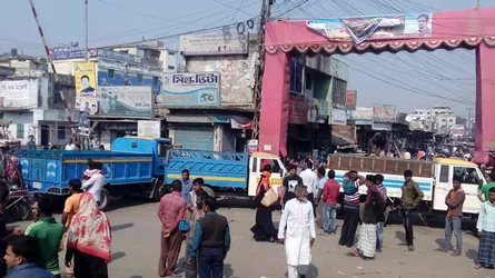 সৈয়দপুরে মোটর মালিক-শ্রমিকদের সড়ক অবরোধ