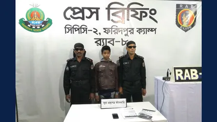 ফরিদপুরে ভুয়া প্রশ্ন ফাঁস চক্রের সদস্য আটক