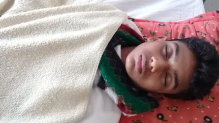 স্কুলড্রেস না পরায় শিক্ষার্থীকে পিটিয়ে আহত
