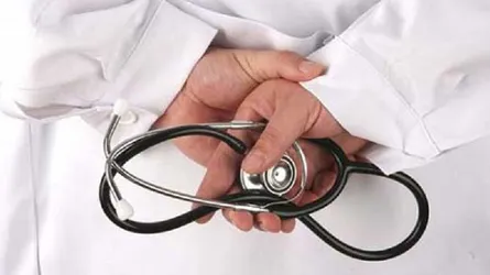 ৩ চিকিৎসককে পুলিশে সোপর্দ করল ছাত্রলীগ